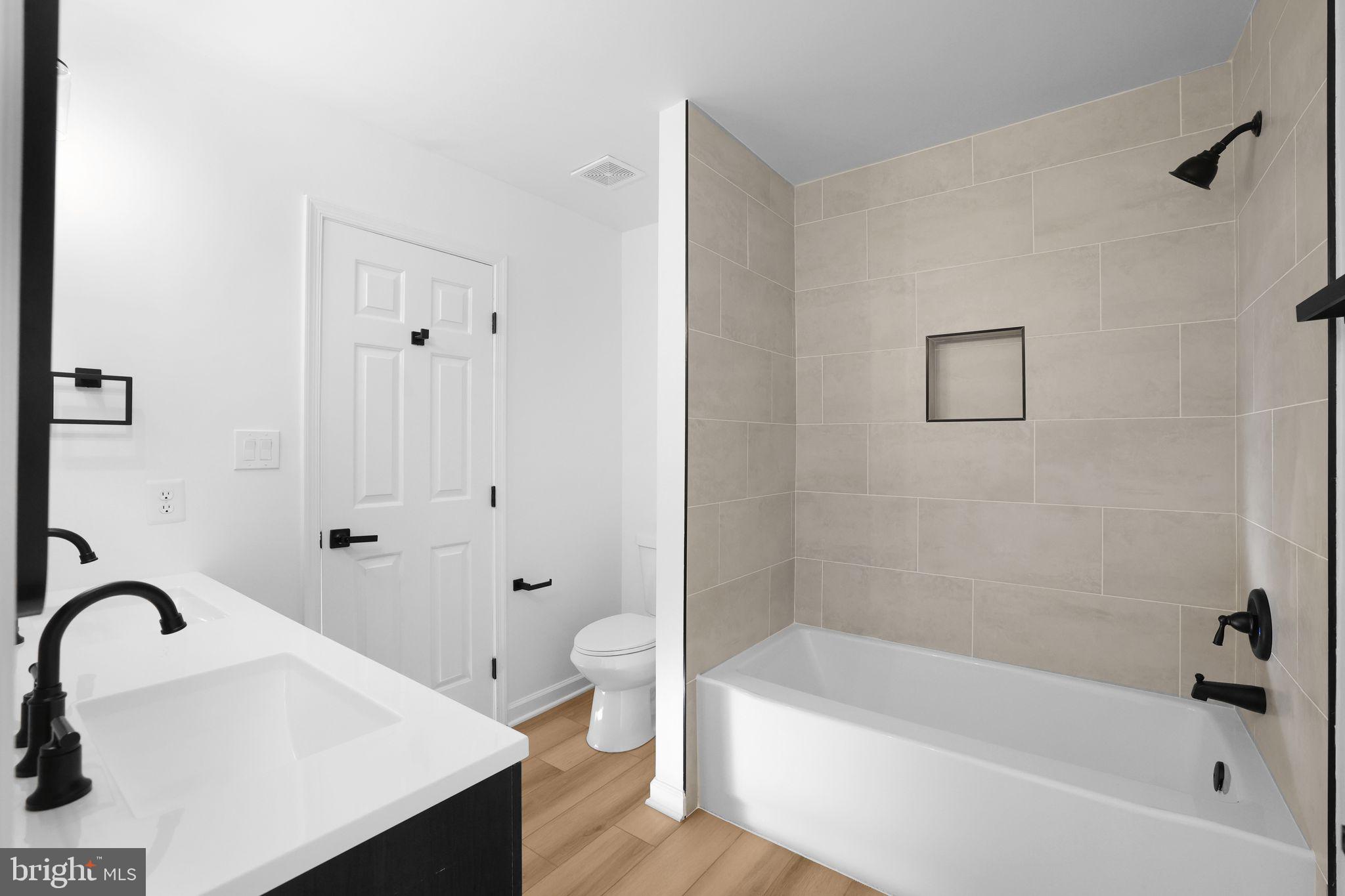 1742 TIGER LILY CIRCLE