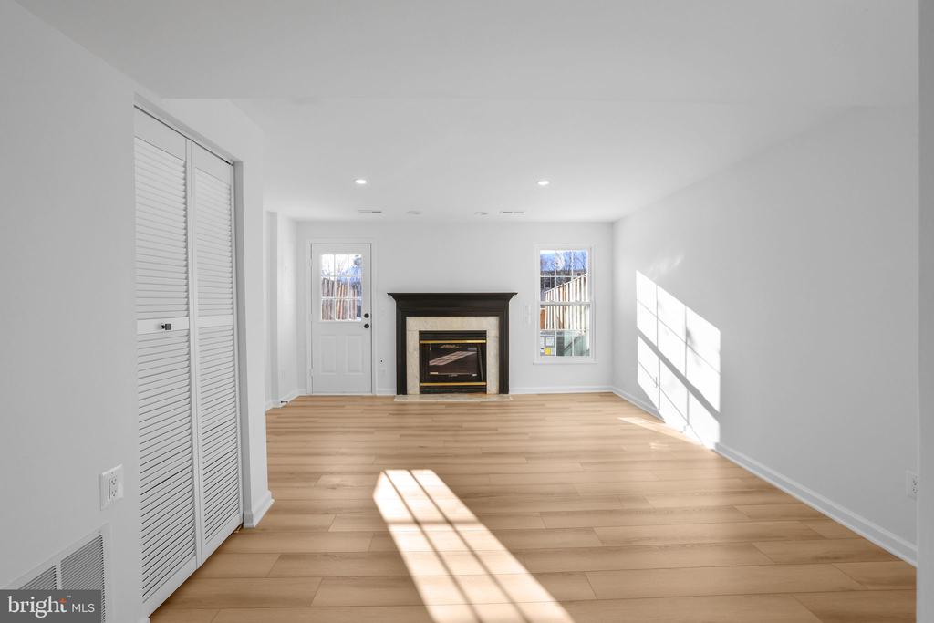 1742 TIGER LILY CIRCLE