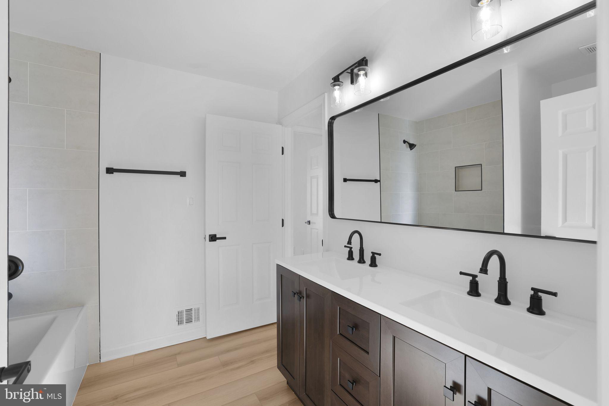 1742 TIGER LILY CIRCLE