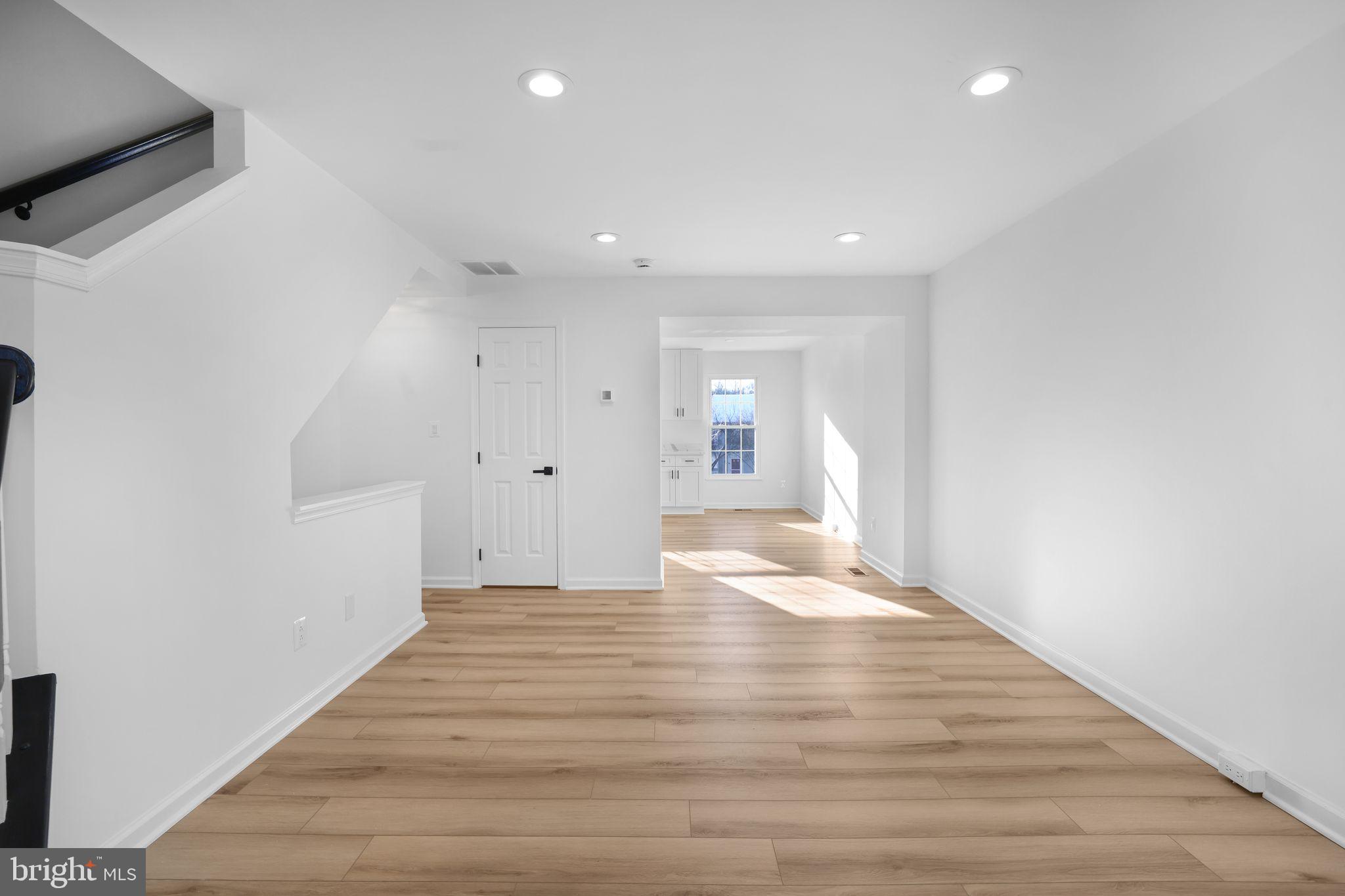 1742 TIGER LILY CIRCLE