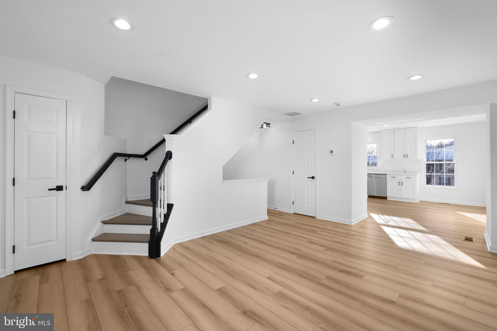 1742 TIGER LILY CIRCLE