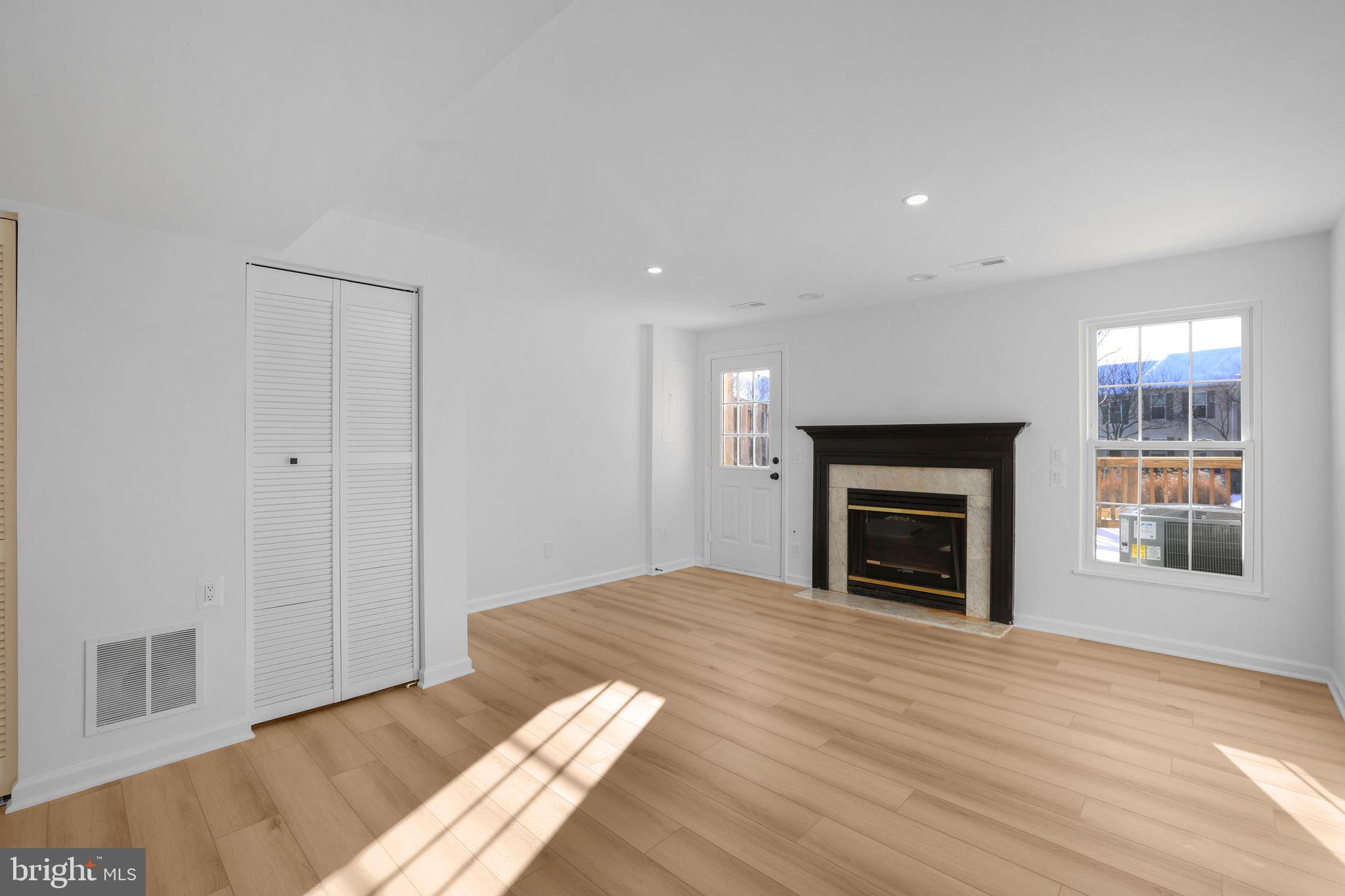 1742 TIGER LILY CIRCLE