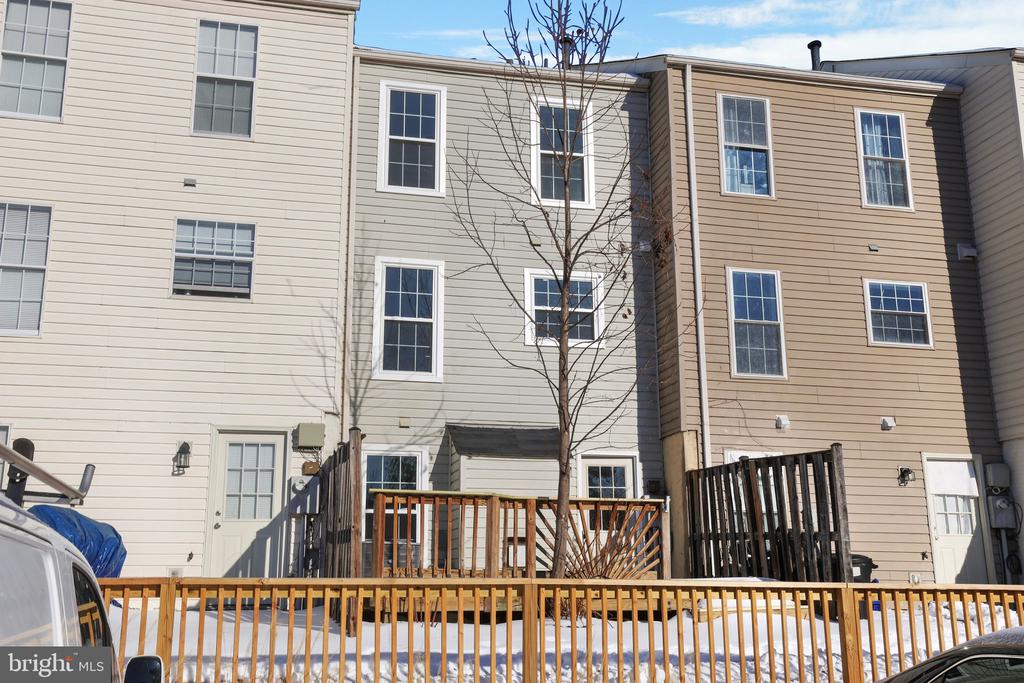 1742 TIGER LILY CIRCLE