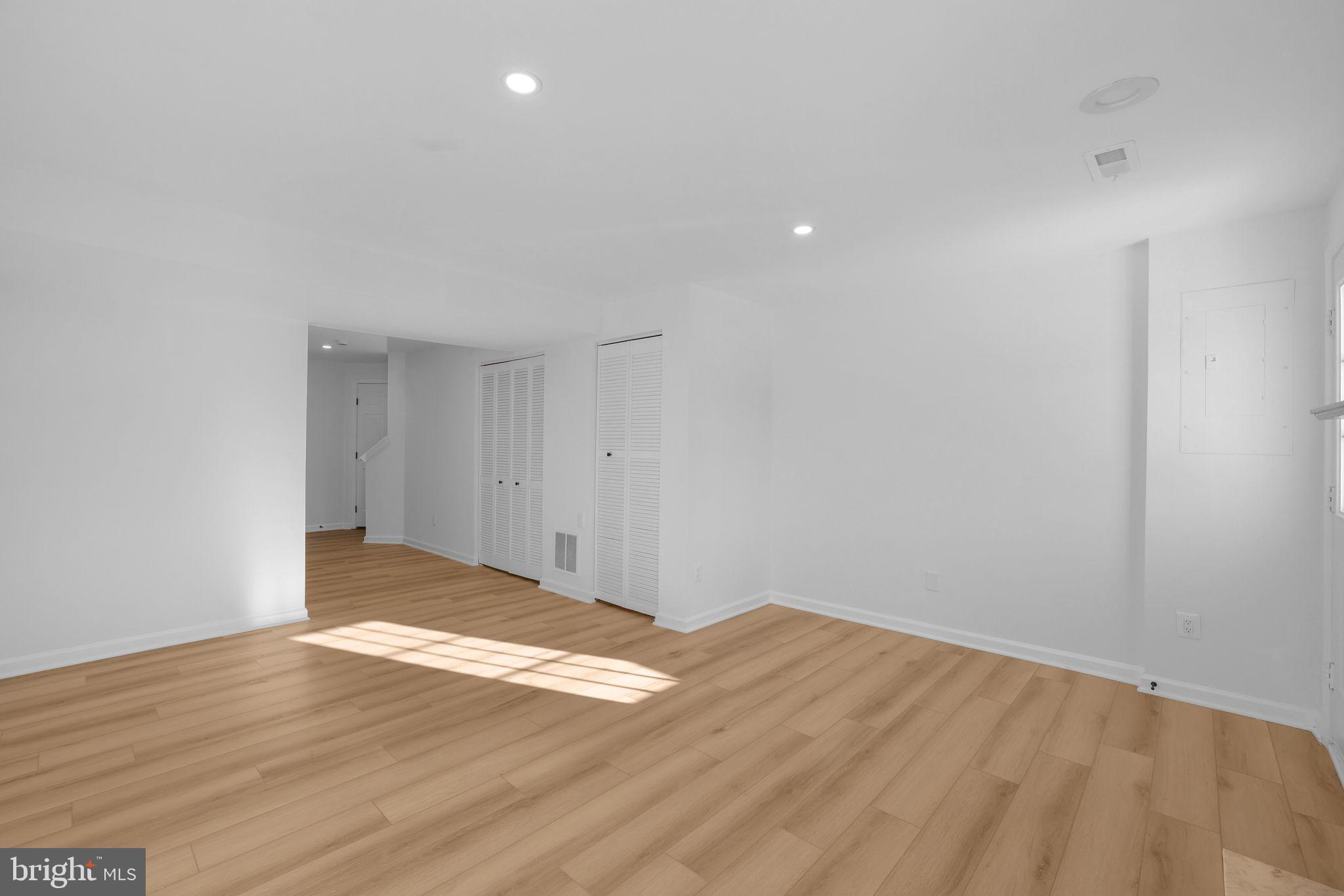 1742 TIGER LILY CIRCLE