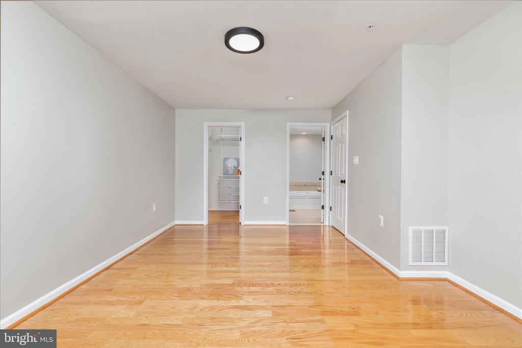 15246 ROSEMONT MANOR DRIVE