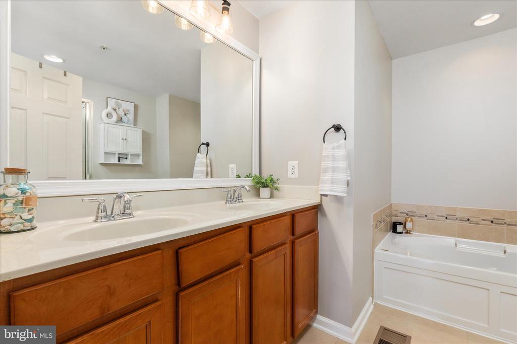 15246 ROSEMONT MANOR DRIVE