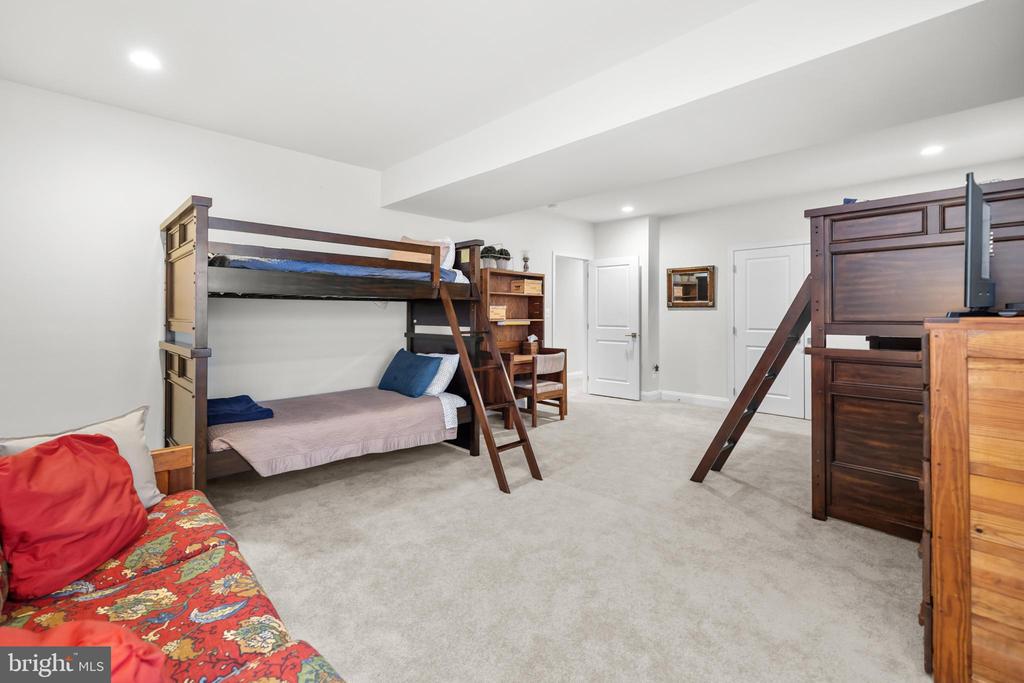 6061 TROTTERS POINT LANE