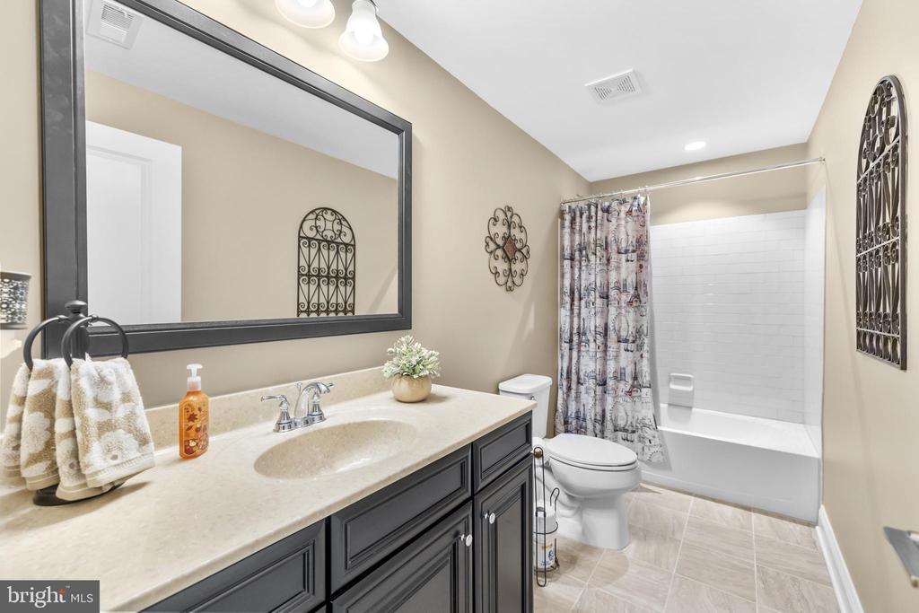6061 TROTTERS POINT LANE