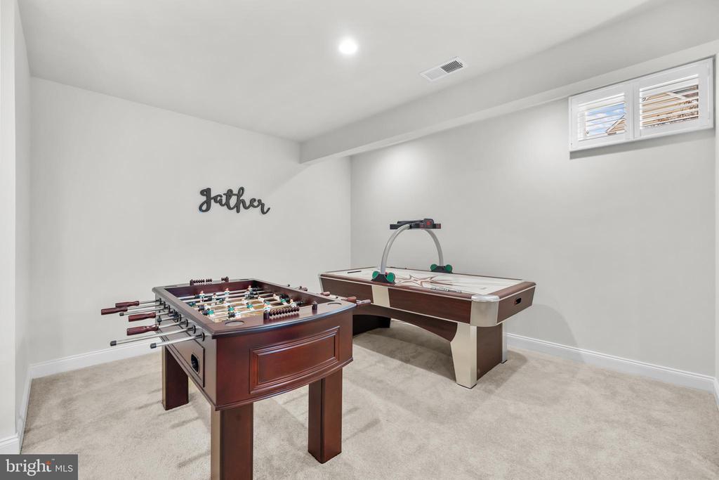 6061 TROTTERS POINT LANE