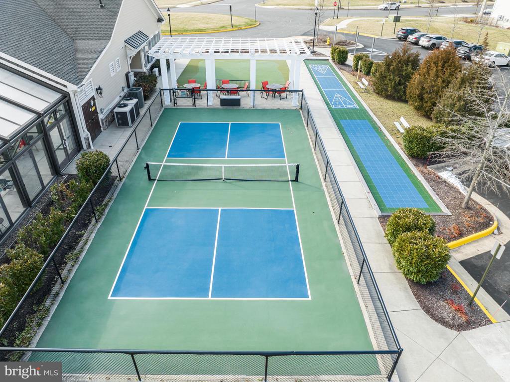 6061 TROTTERS POINT LANE