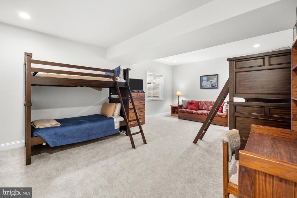 6061 TROTTERS POINT LANE