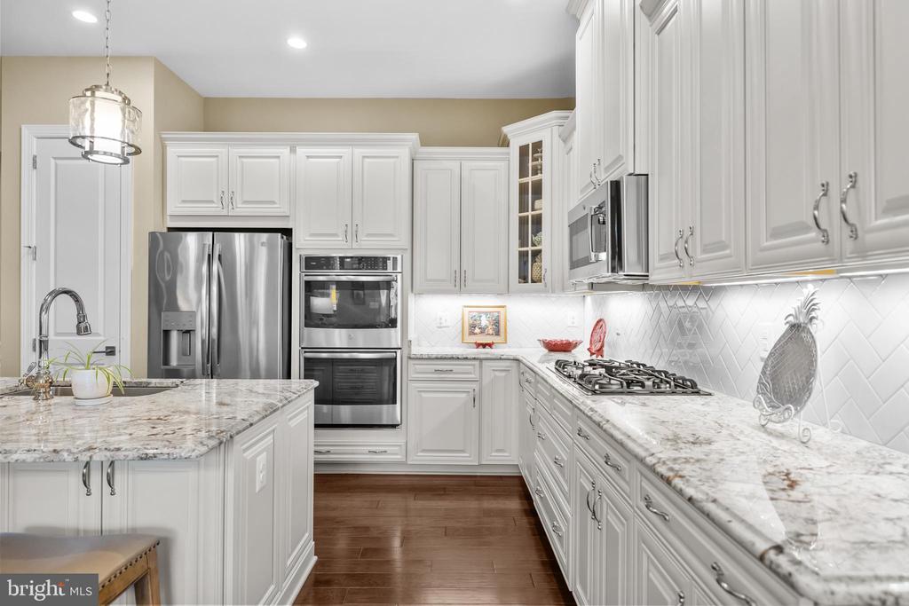 6061 TROTTERS POINT LANE