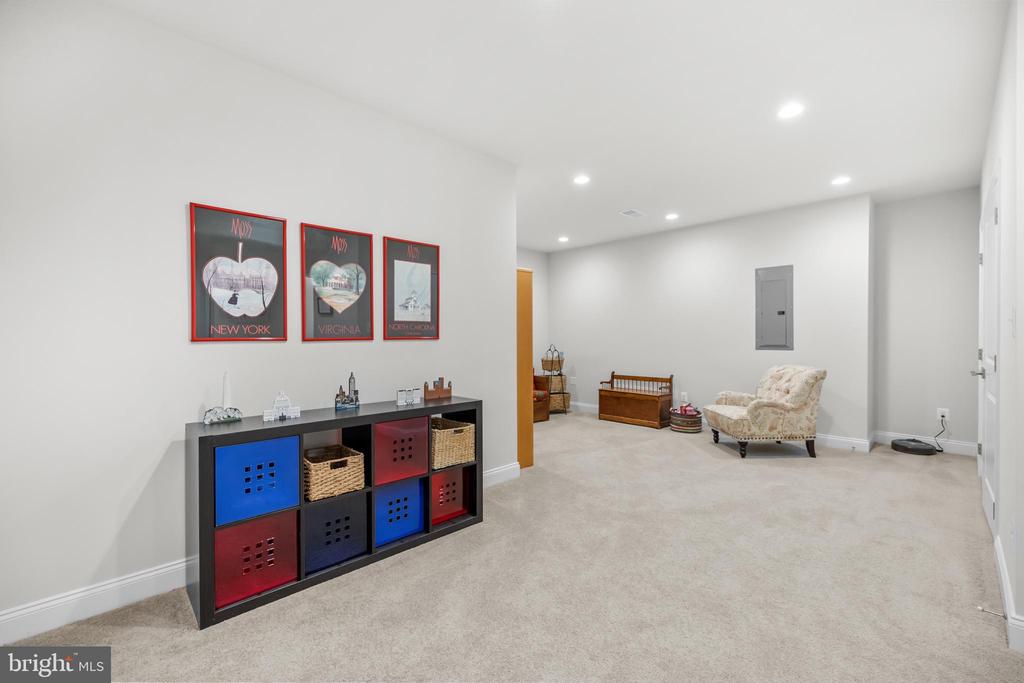 6061 TROTTERS POINT LANE