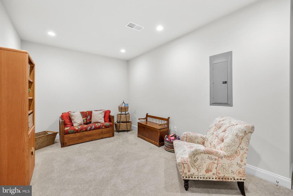 6061 TROTTERS POINT LANE