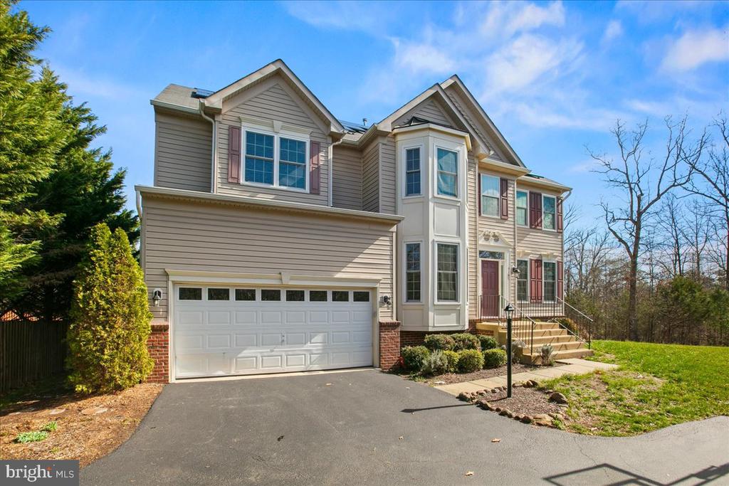 9141 AUTUMN GLORY LANE