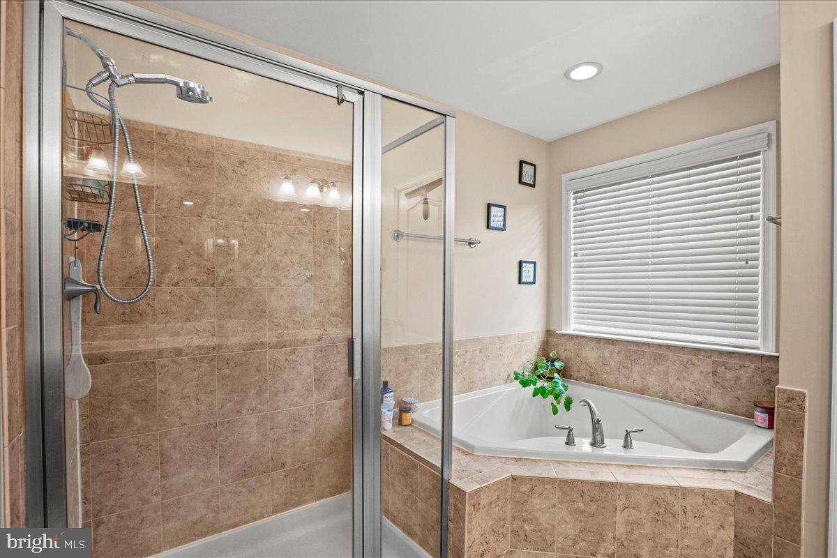 9141 AUTUMN GLORY LANE