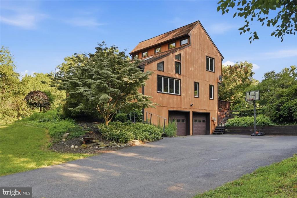 4366 STEPNEY DRIVE