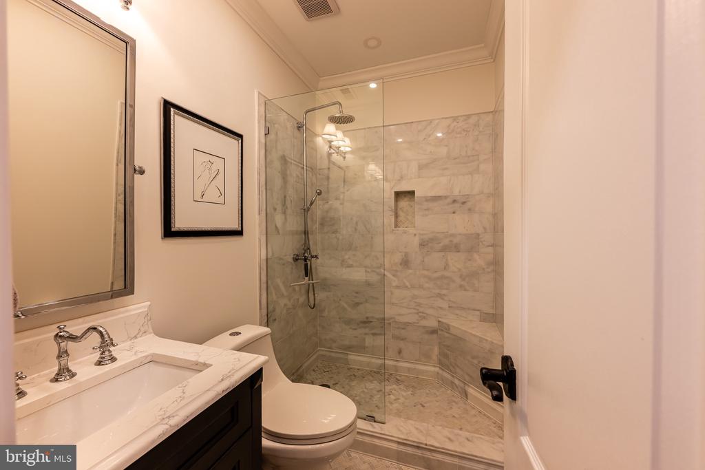 8125 CROOKED OAKS COURT