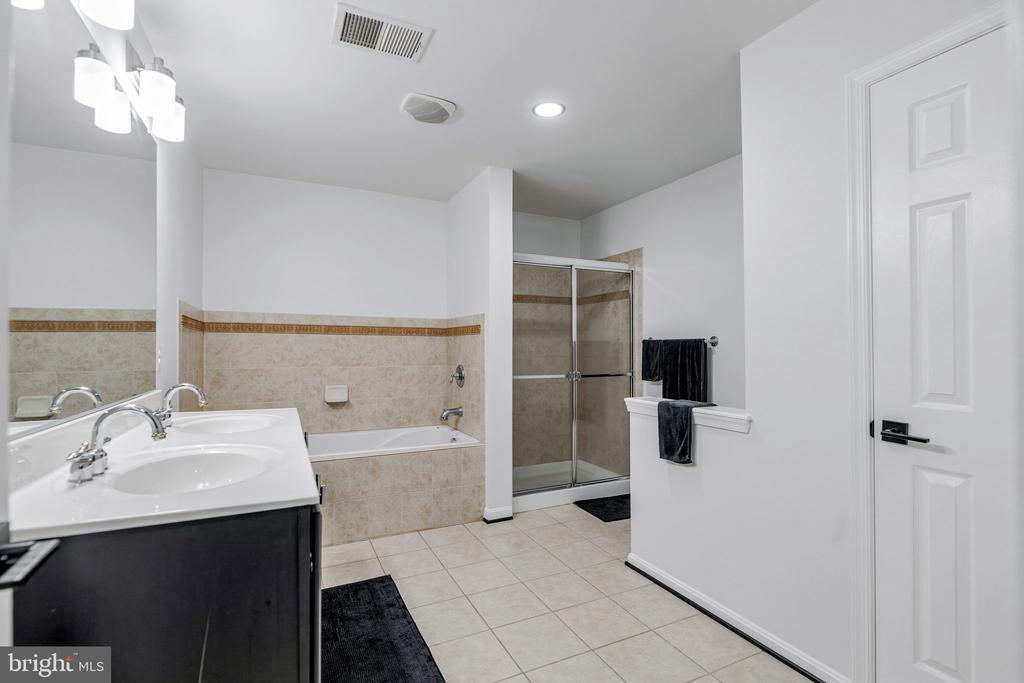 16821 NUTTAL OAK PLACE Unit: 4