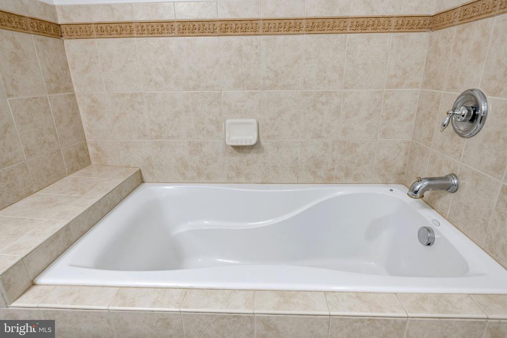 16821 NUTTAL OAK PLACE Unit: 4