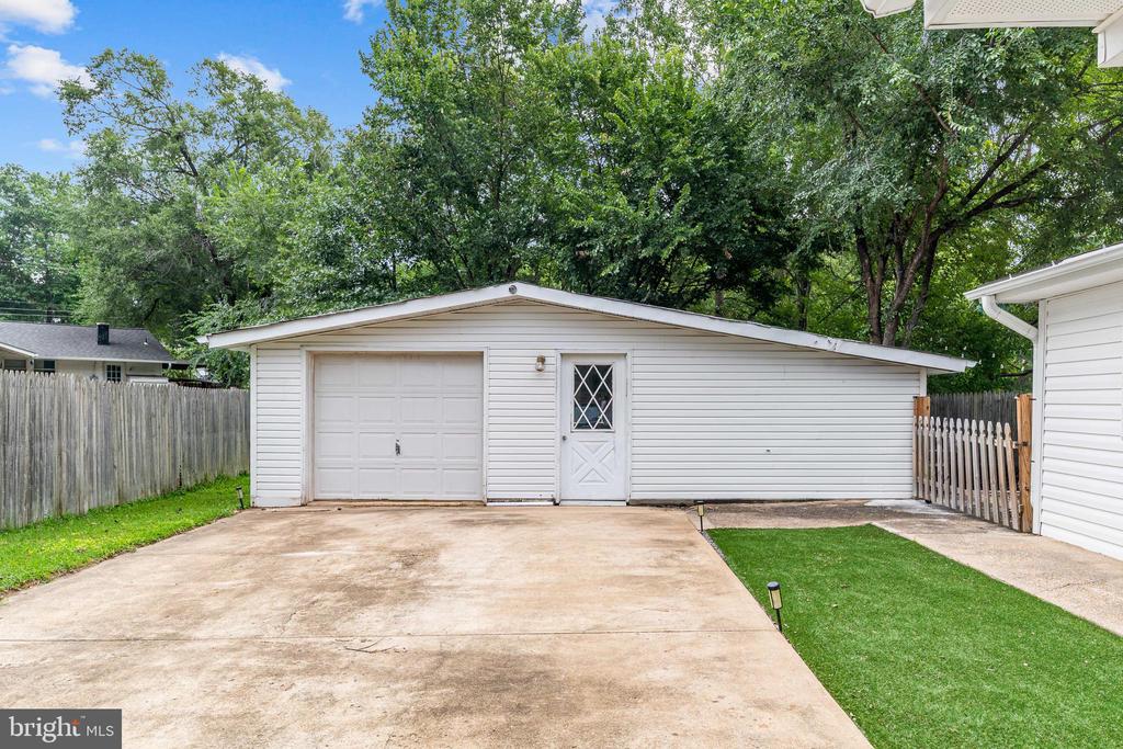 13603 ALEXIS COURT