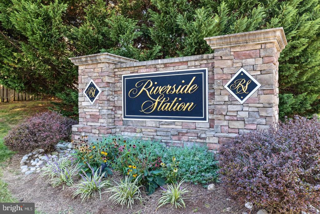 1455 FAWN HOLLOW LANE