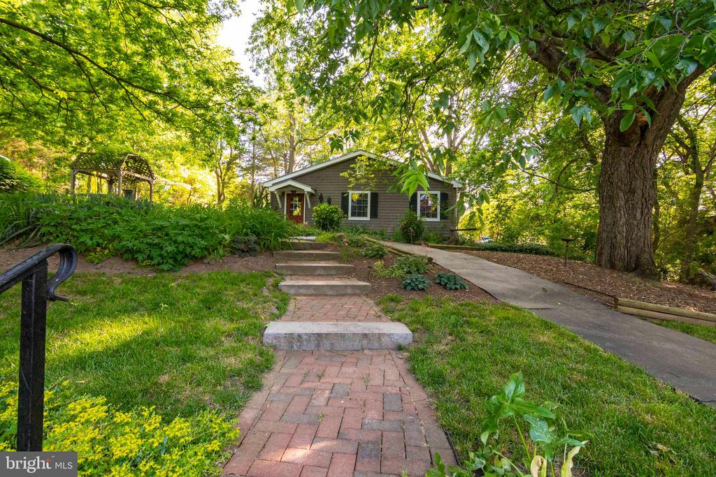 303 Orchard Dr
