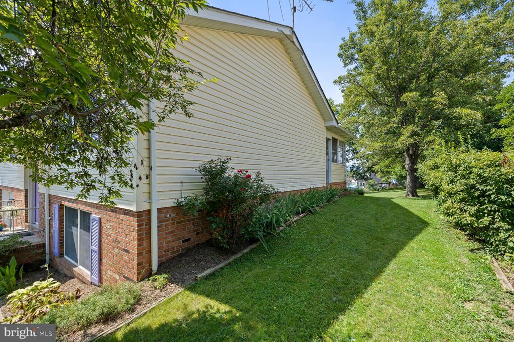 421 DICKERSON LANE