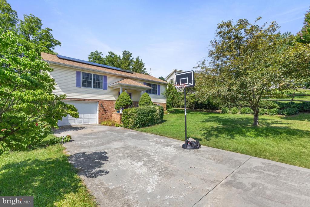 421 DICKERSON LANE