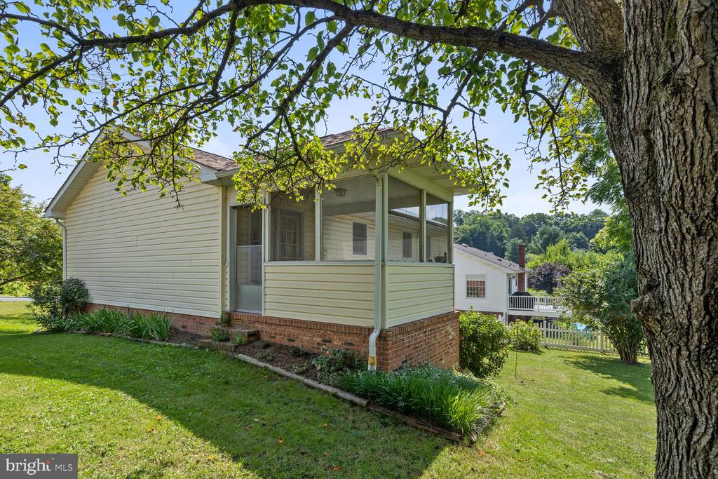 421 DICKERSON LANE