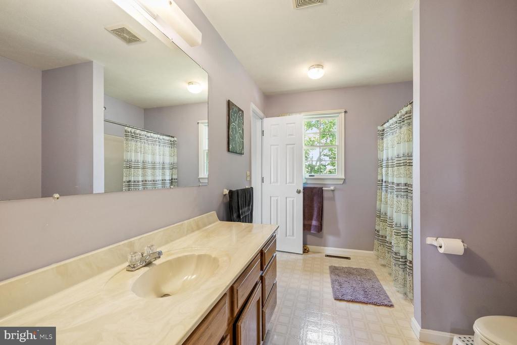 421 DICKERSON LANE