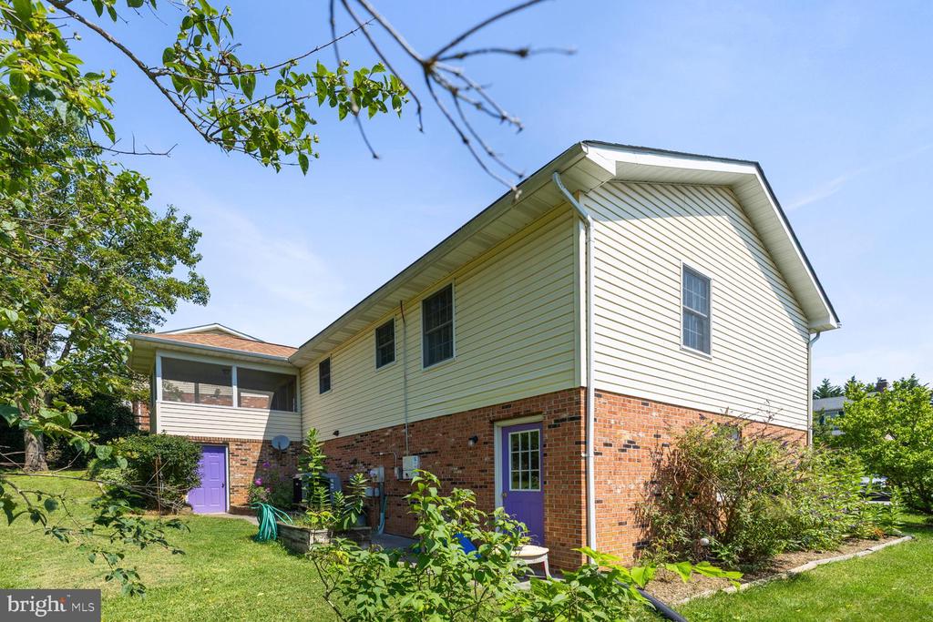 421 DICKERSON LANE