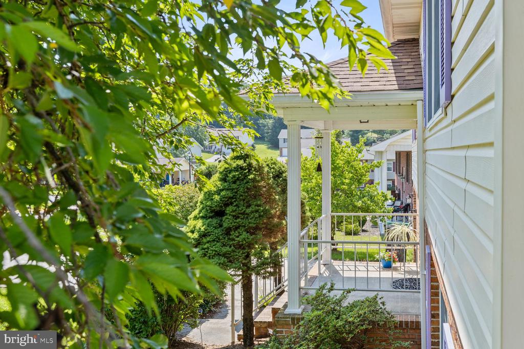 421 DICKERSON LANE