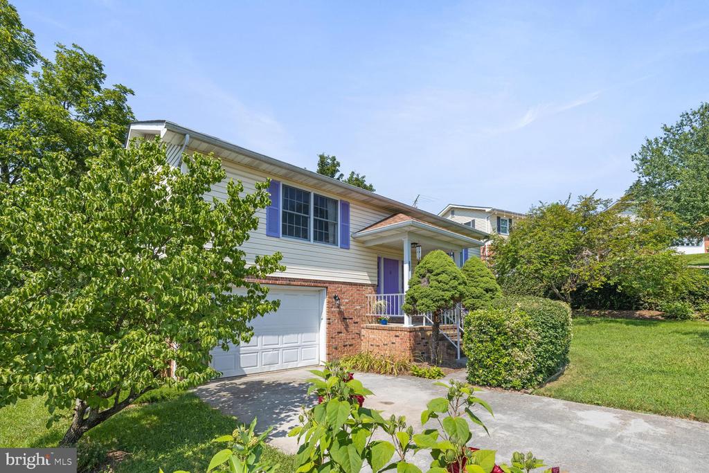 421 DICKERSON LANE