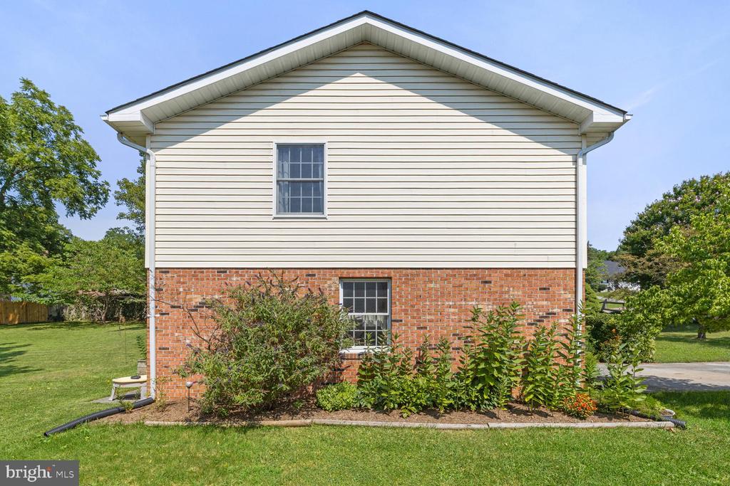 421 DICKERSON LANE