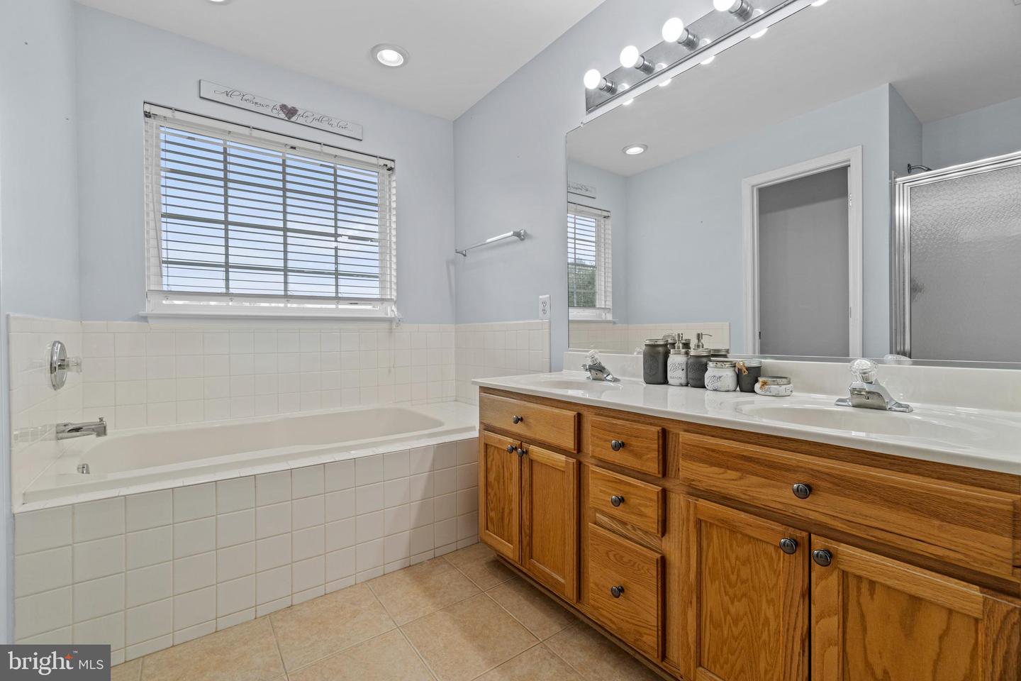 6921 Versaille Dr