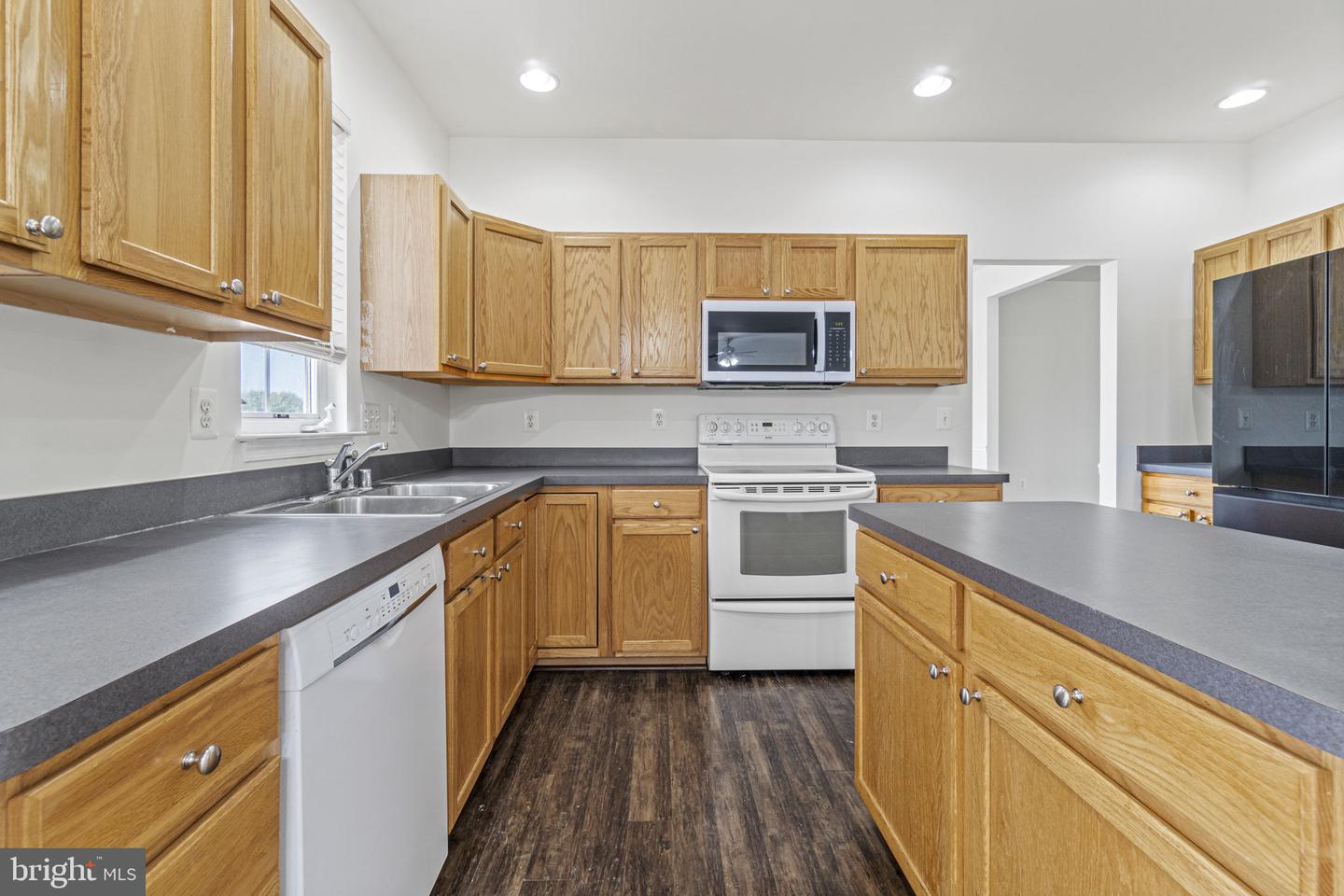6921 Versaille Dr