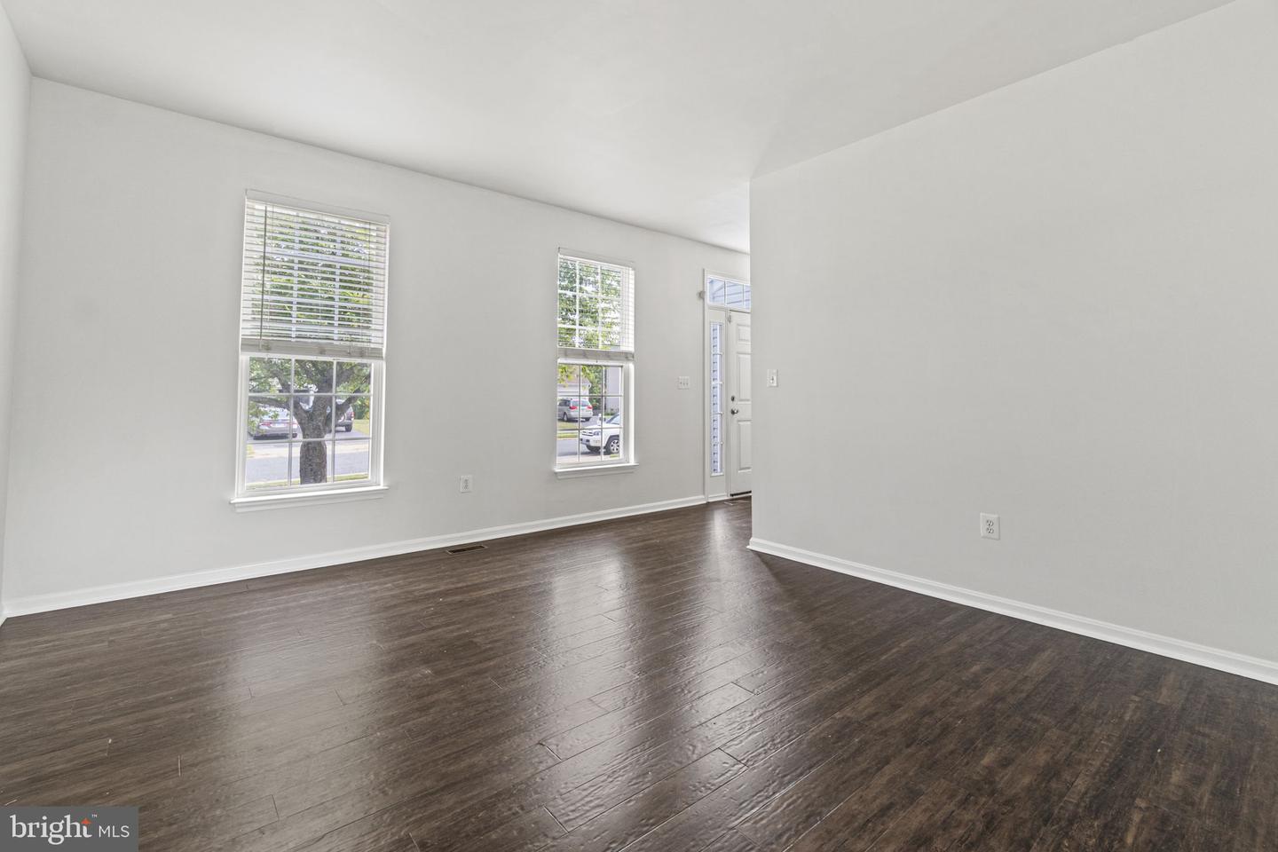 6921 Versaille Dr