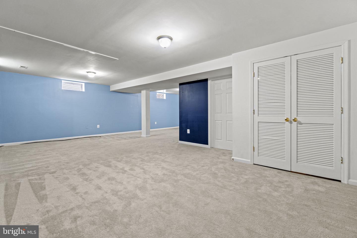 6921 Versaille Dr