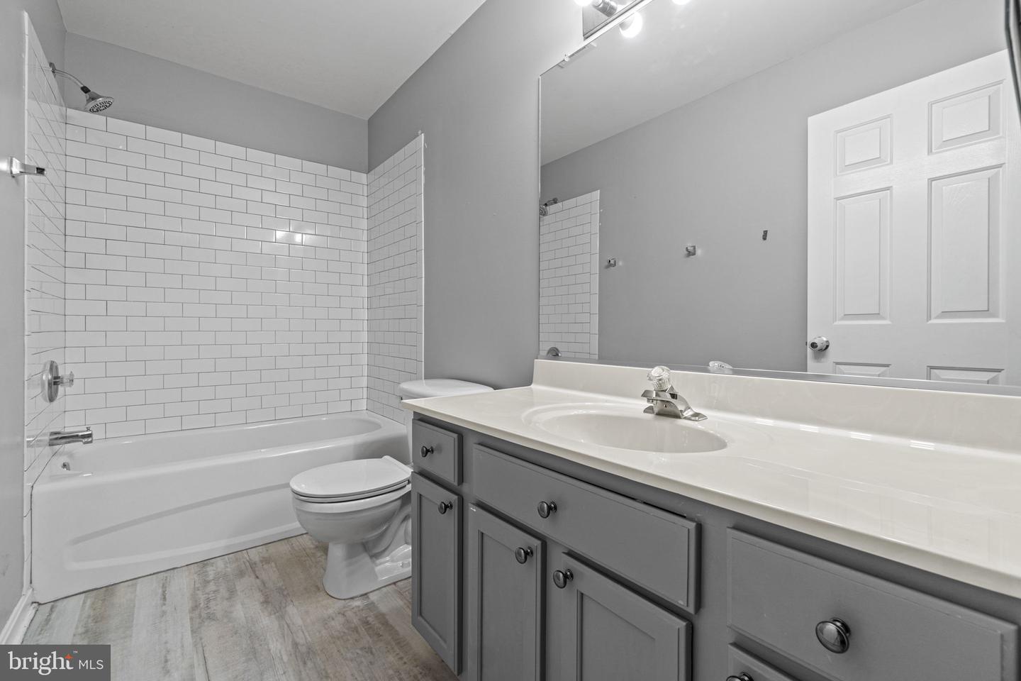 6921 Versaille Dr