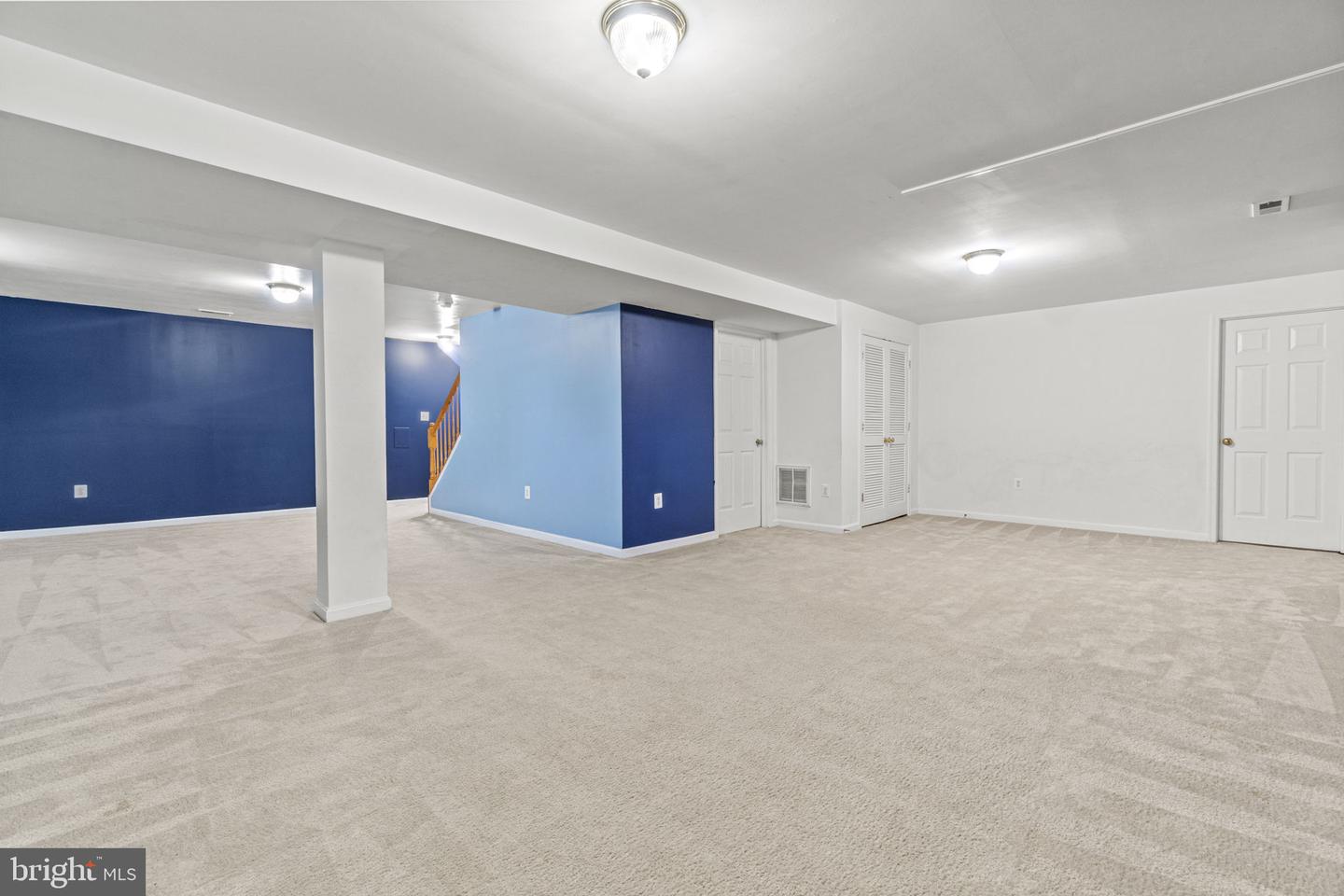 6921 Versaille Dr