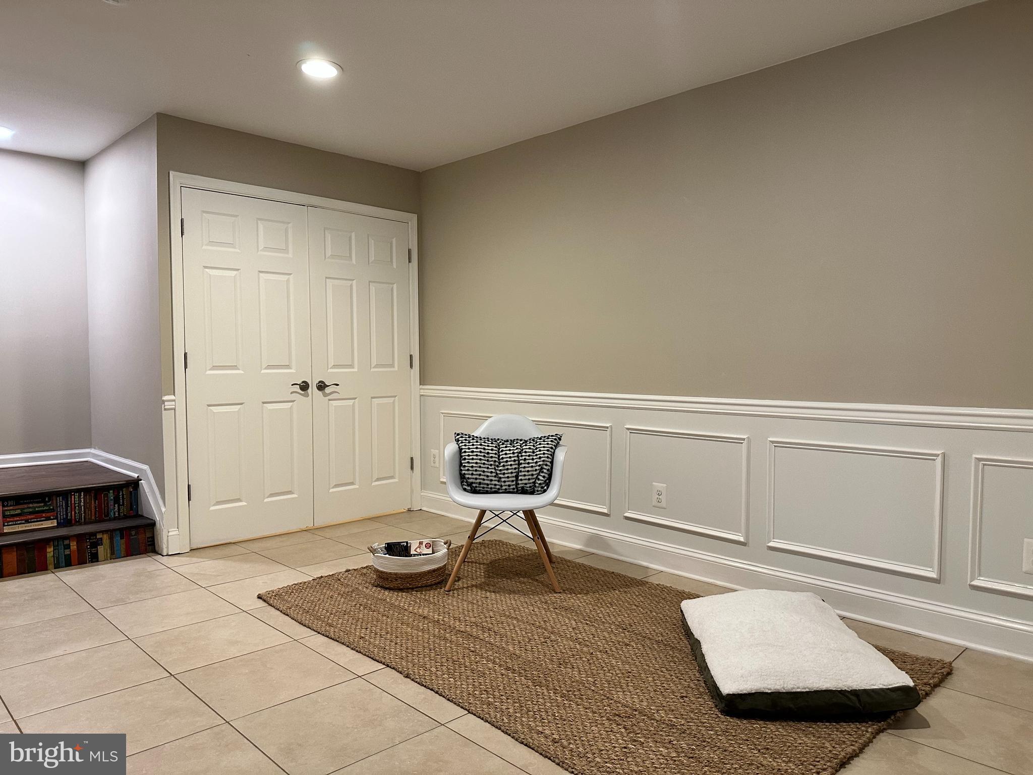 5905 S MILLS MANOR COURT