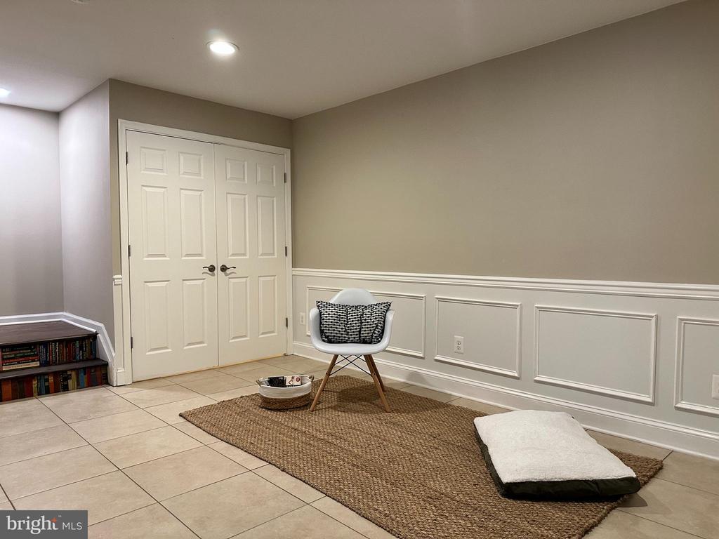 5905 S MILLS MANOR COURT