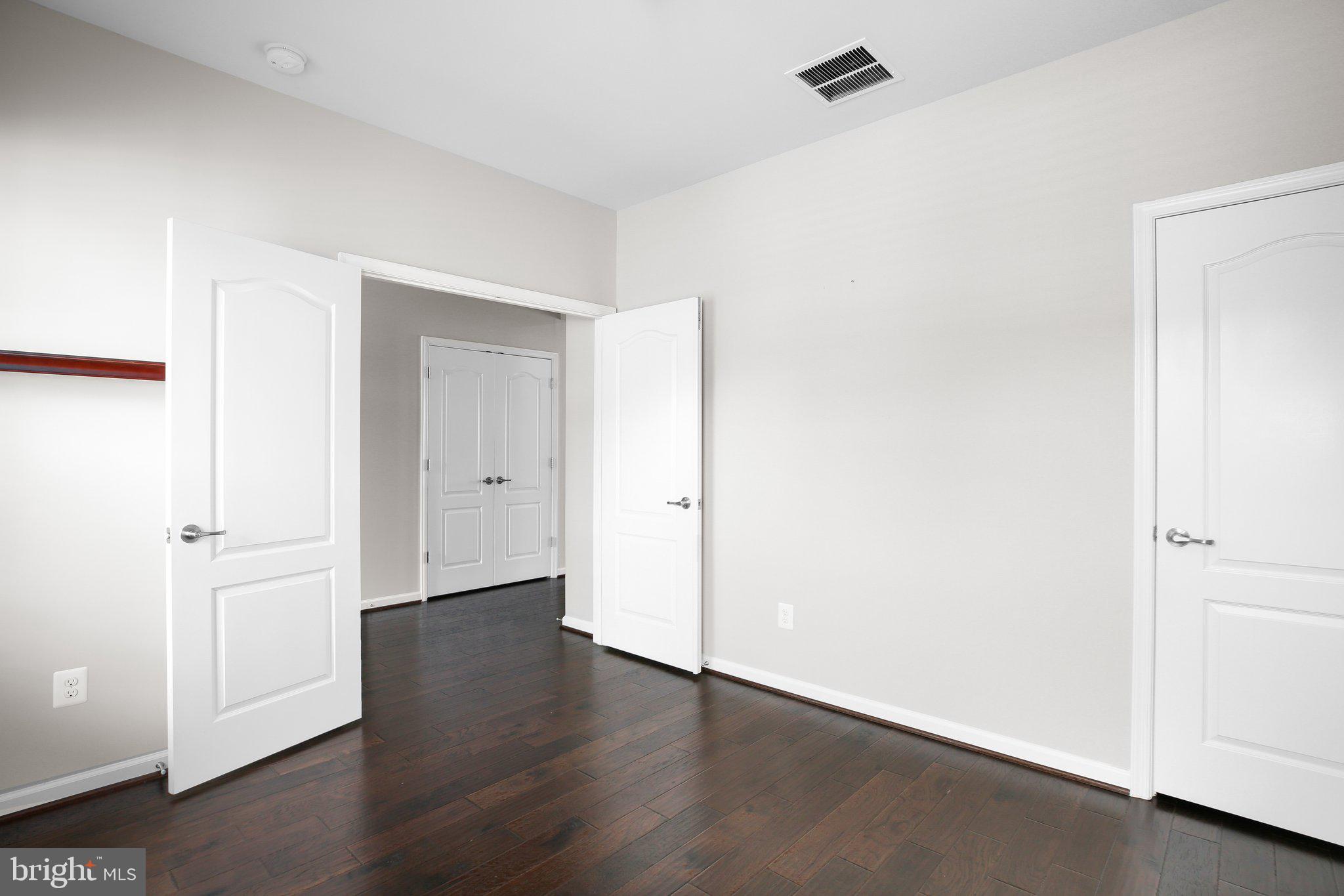 5905 S MILLS MANOR COURT