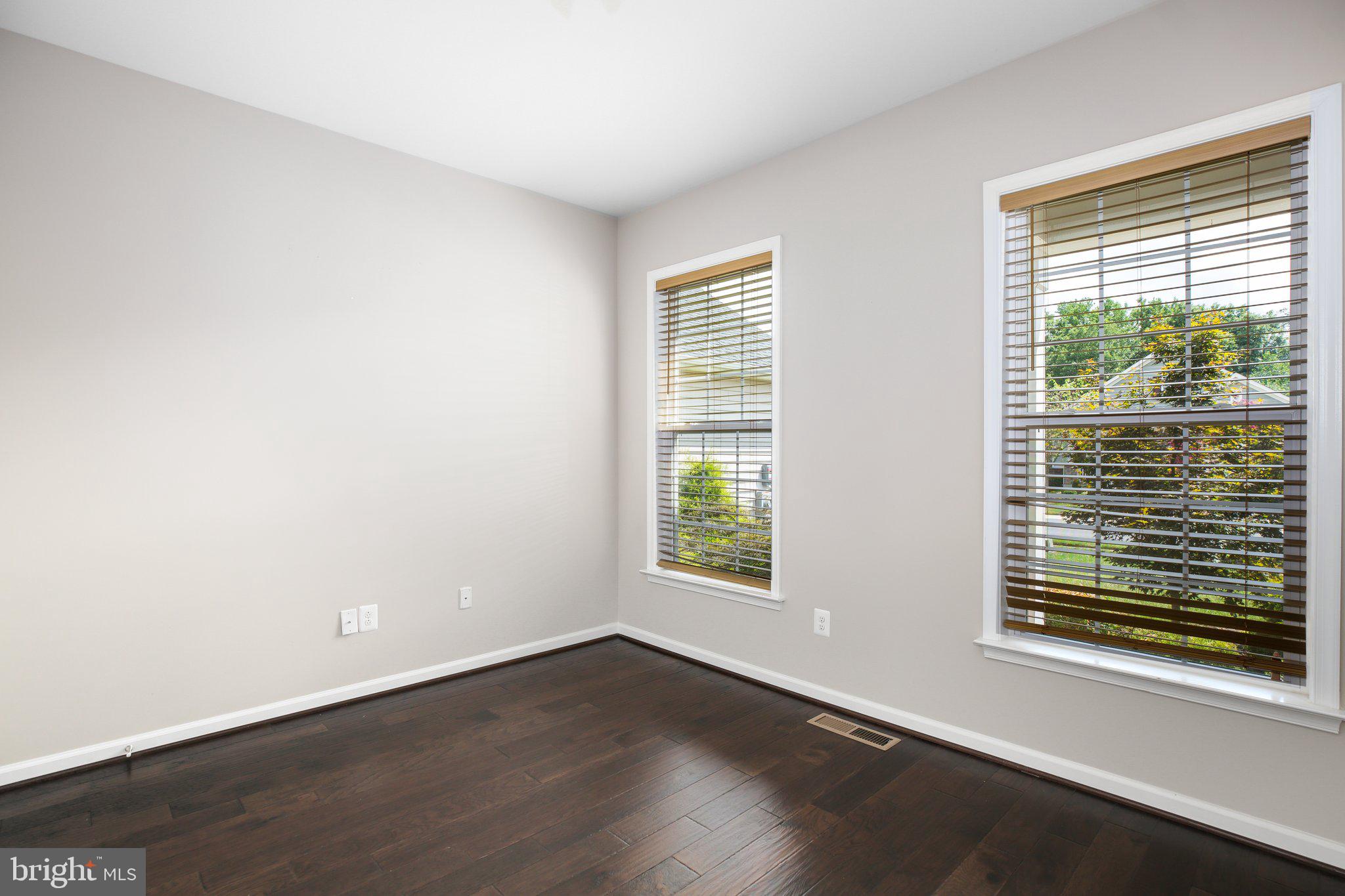 5905 S MILLS MANOR COURT