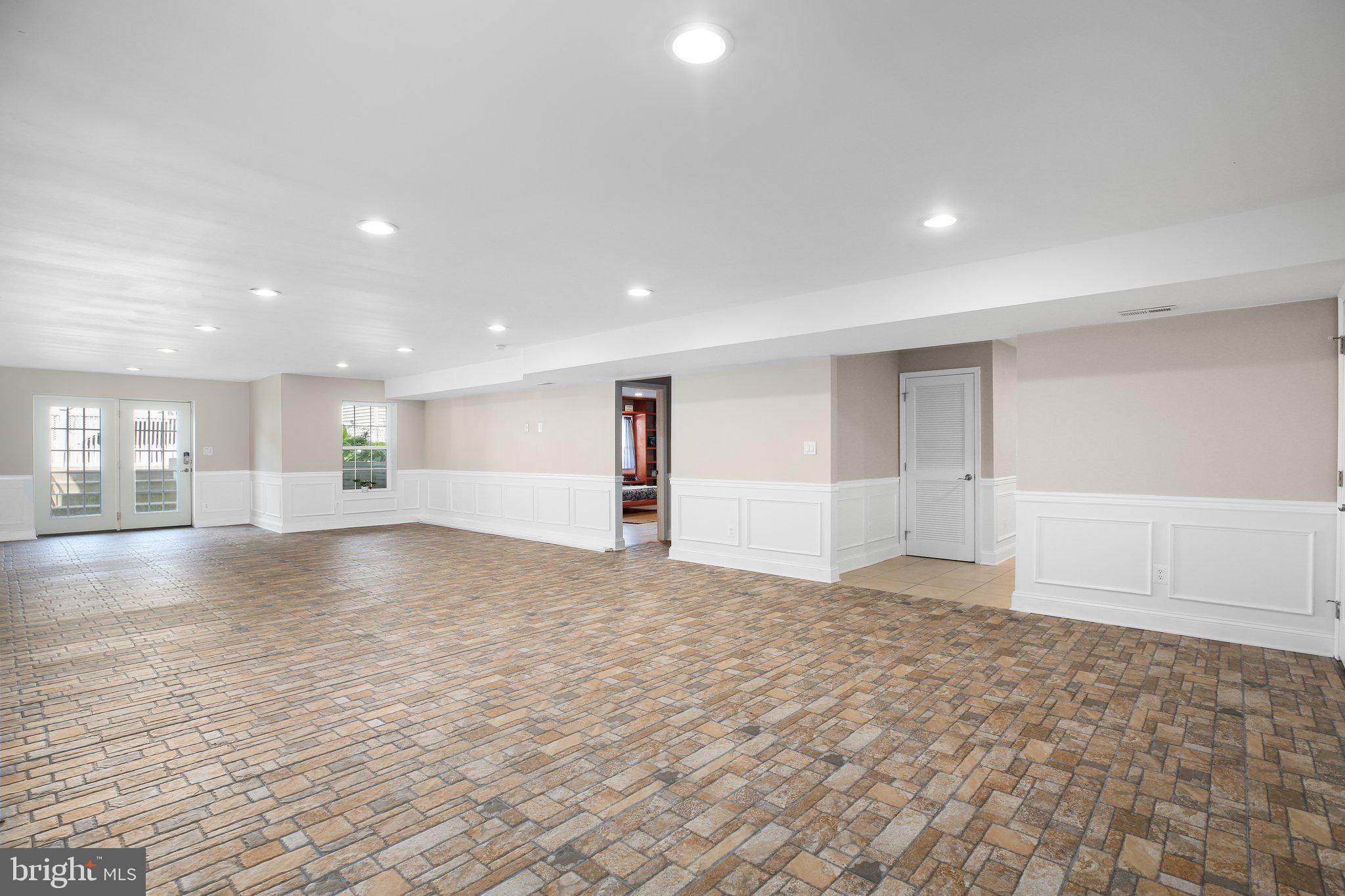 5905 S MILLS MANOR COURT