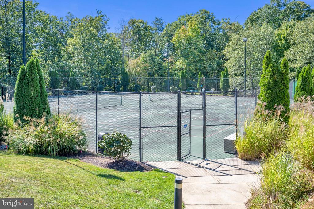 5905 S MILLS MANOR COURT