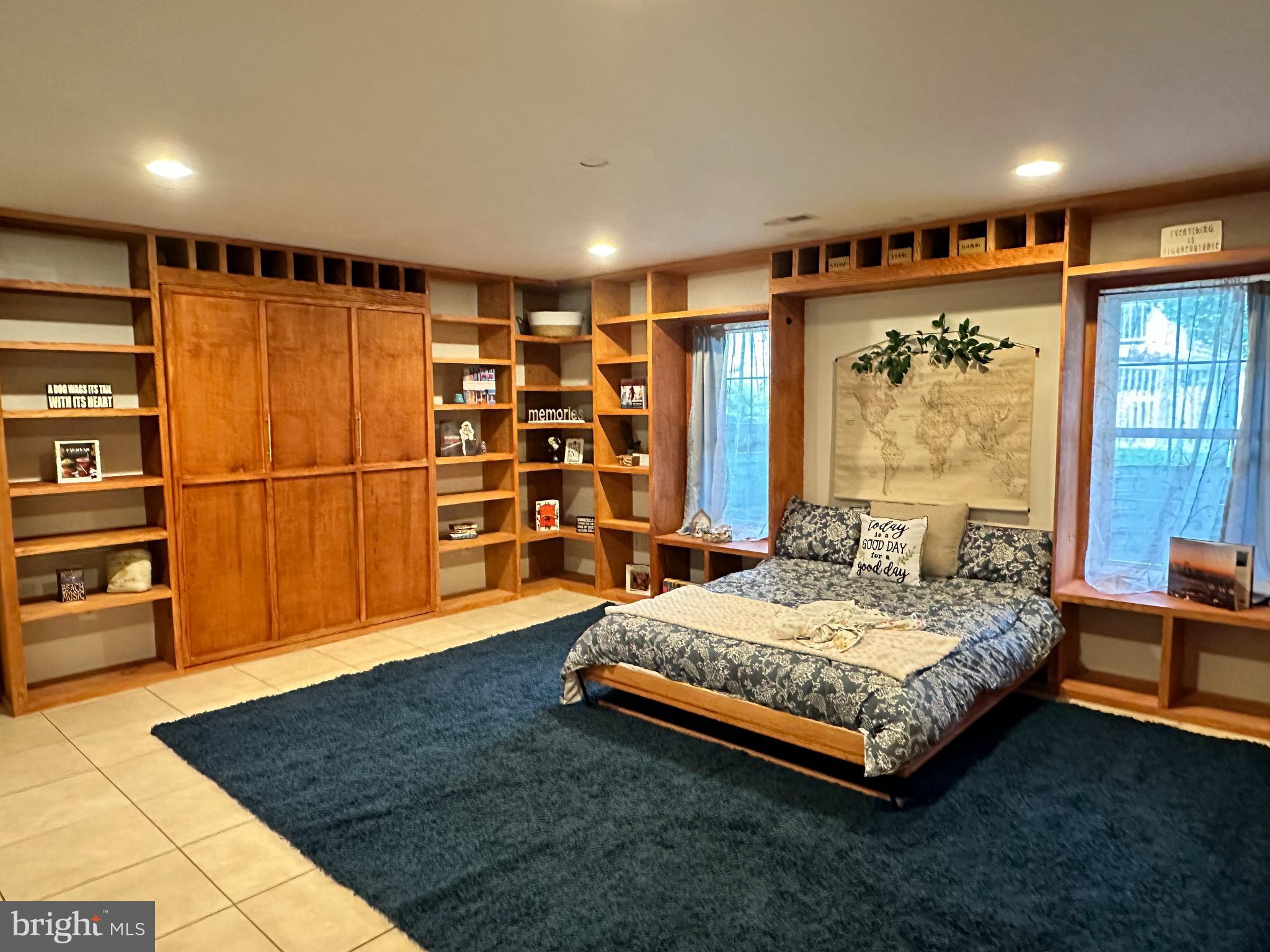 5905 S MILLS MANOR COURT