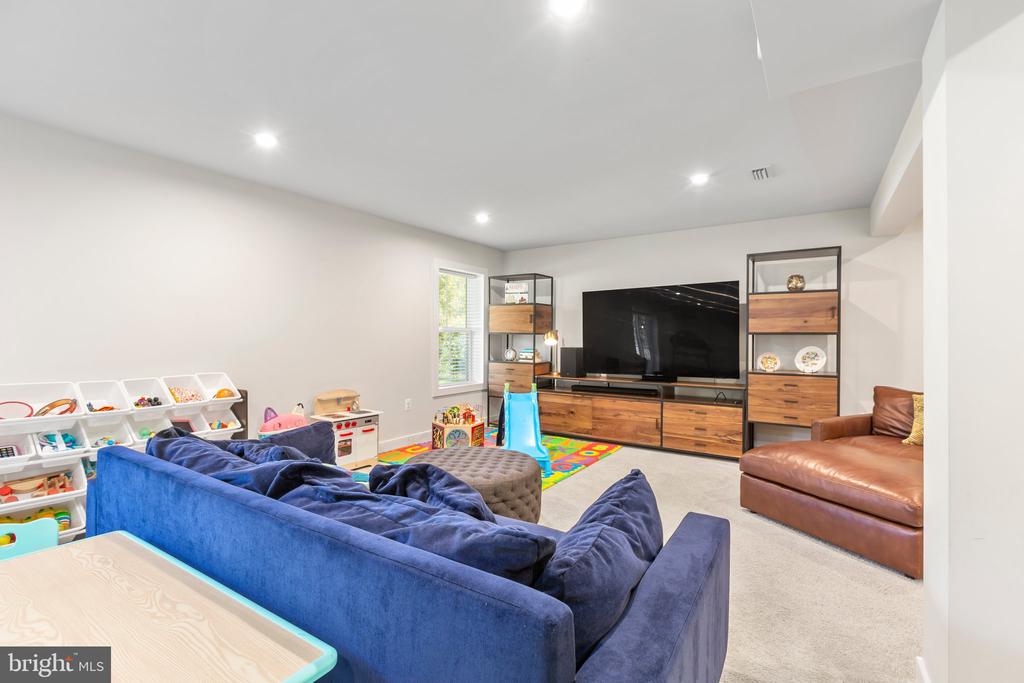 5411 Ivy Hill Dr