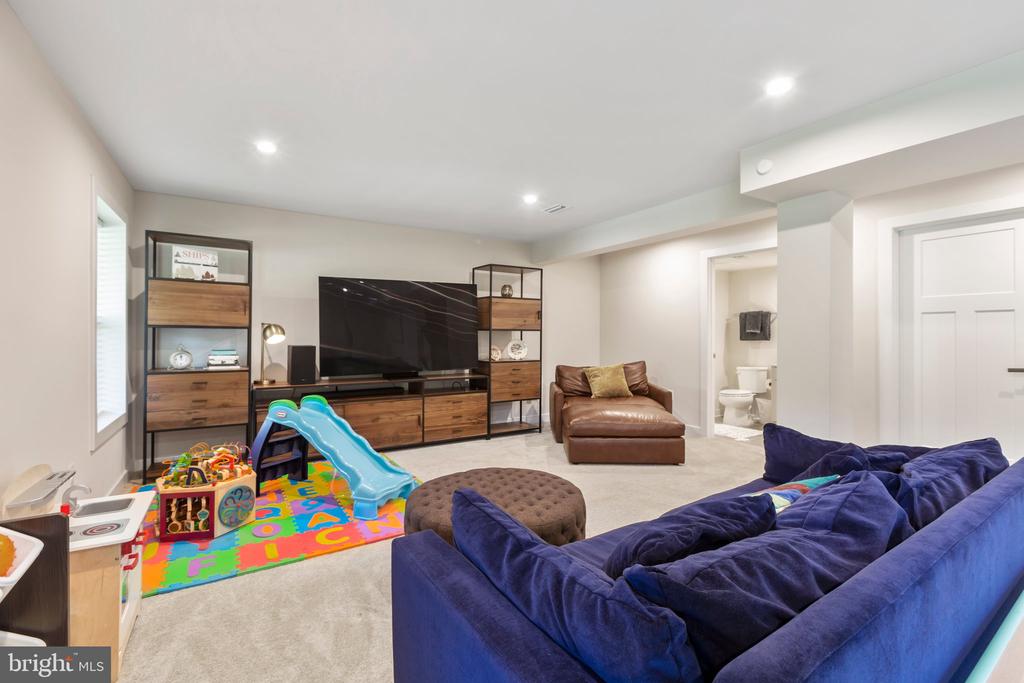 5411 Ivy Hill Dr